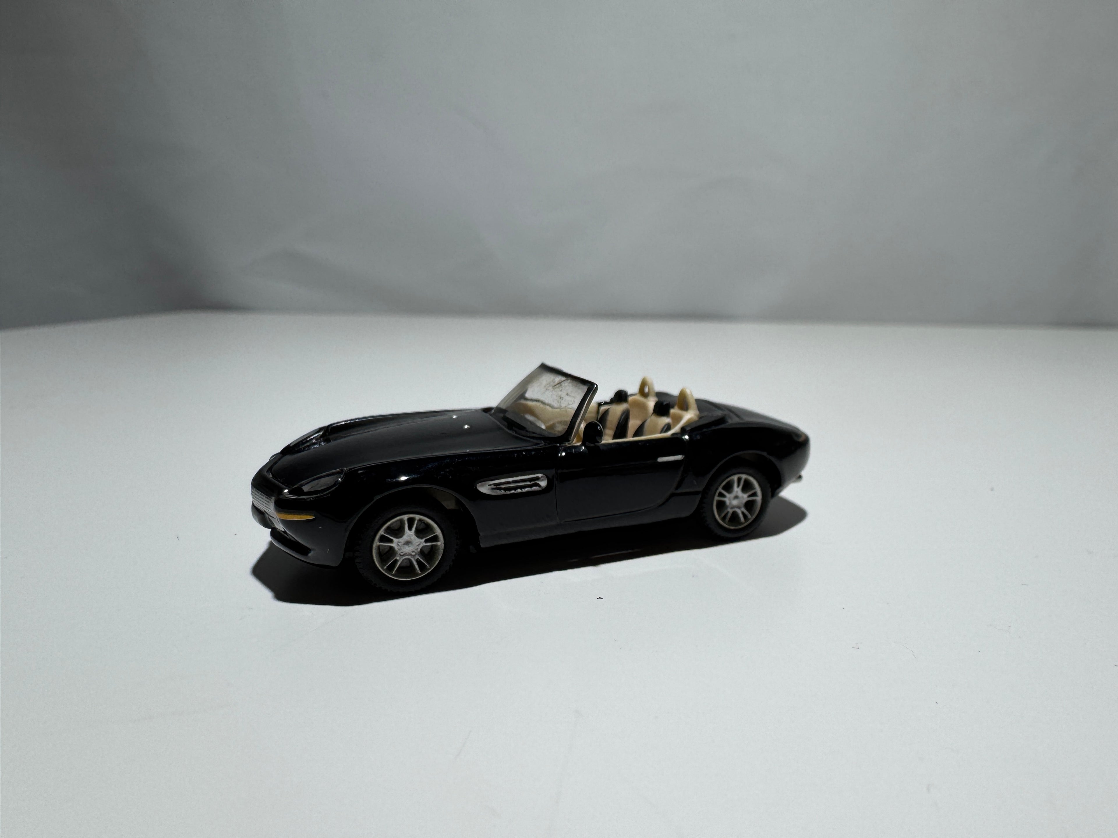 1:72 Hongwell BMW Z8 Schwarz #301