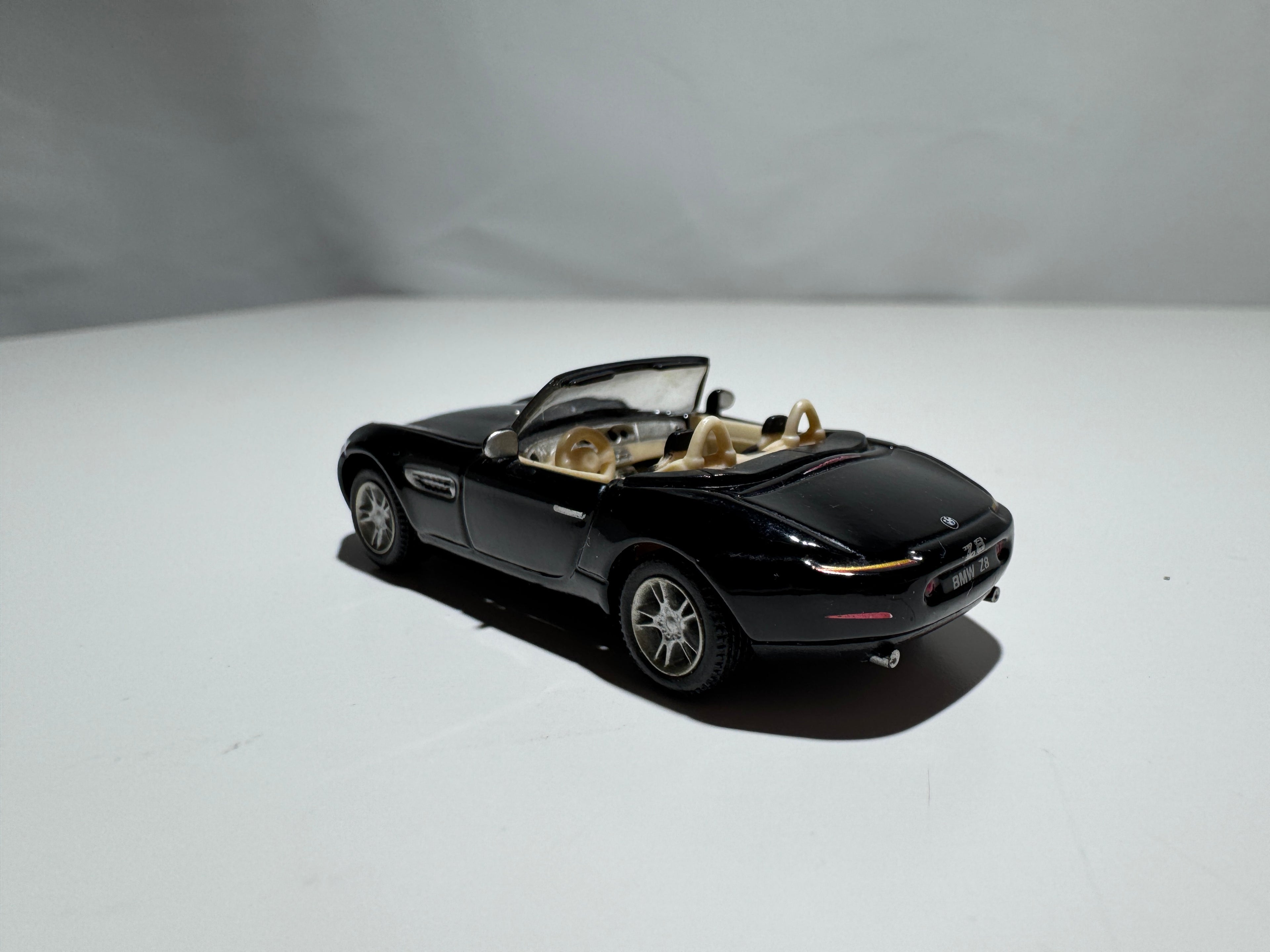 1:72 Hongwell BMW Z8 Schwarz #301