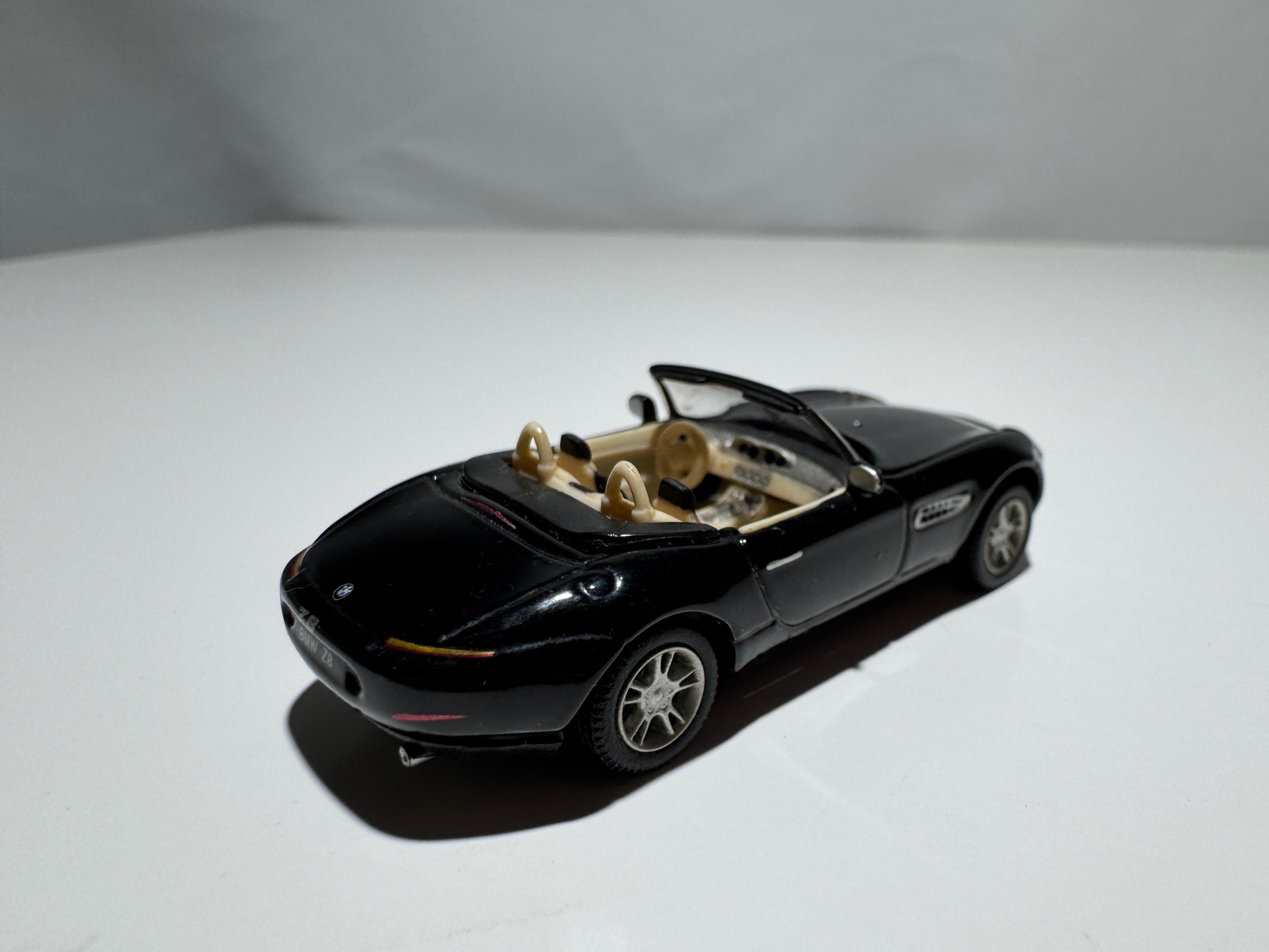 1:72 Hongwell BMW Z8 Schwarz #301