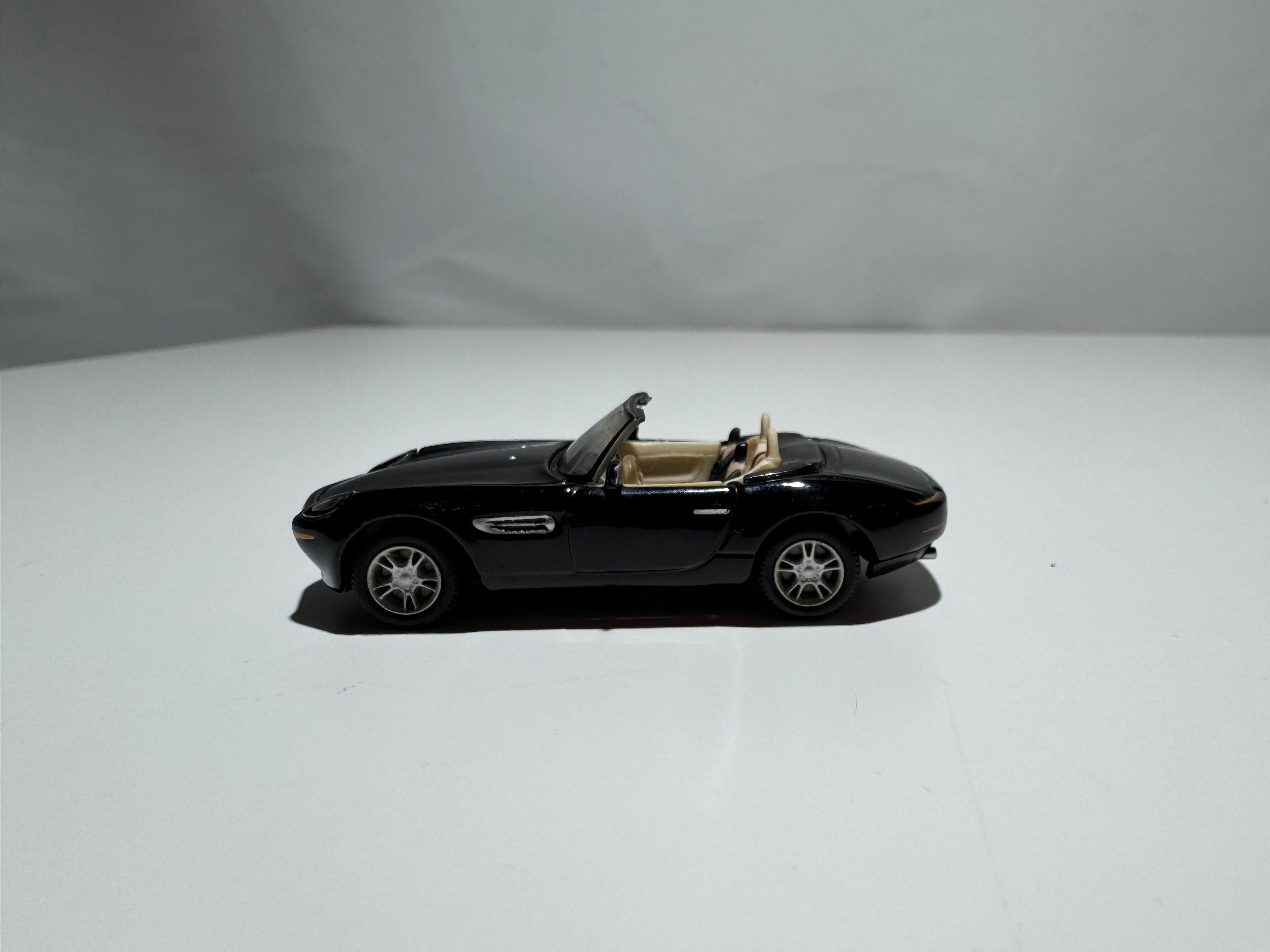 1:72 Hongwell BMW Z8 Schwarz #301
