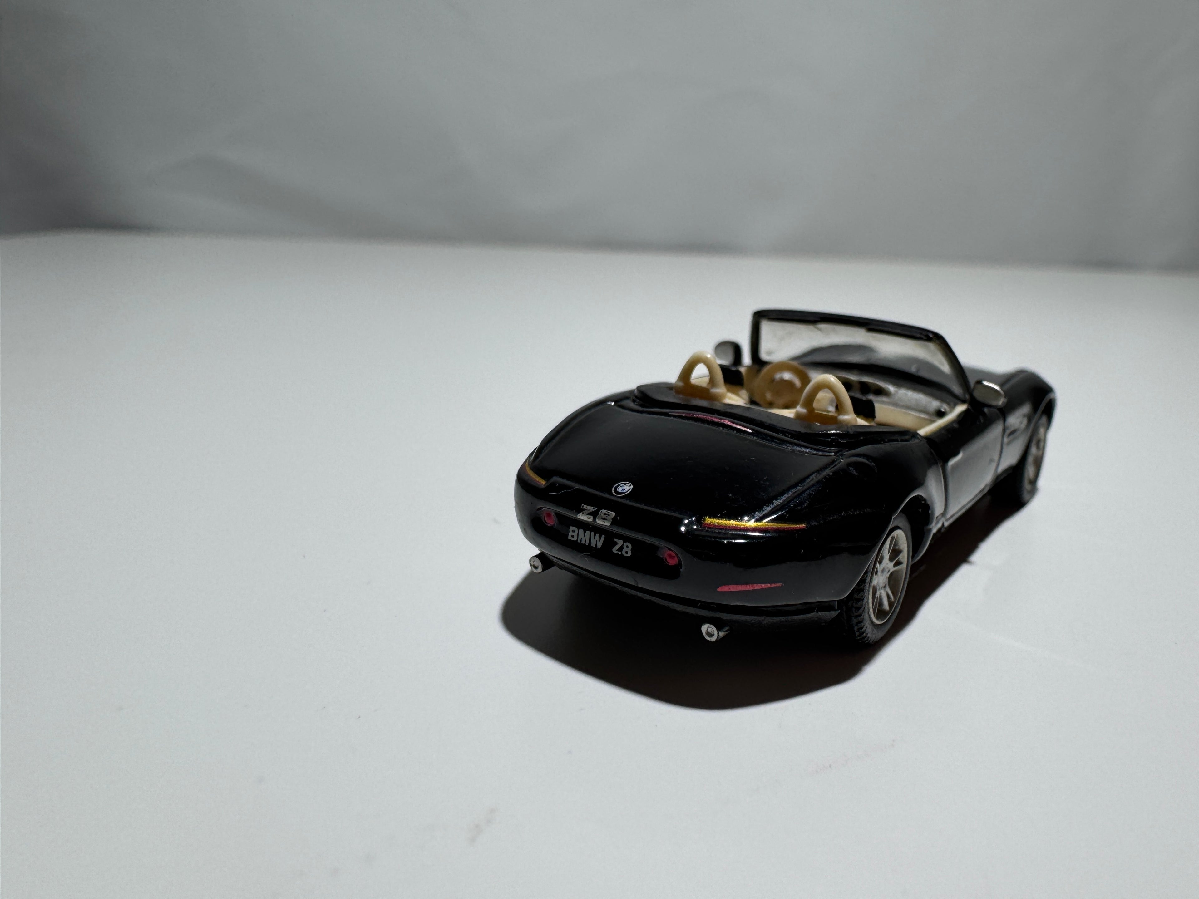 1:72 Hongwell BMW Z8 Schwarz #301